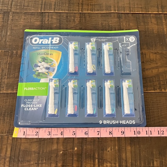 Oral-B FlossAction Electric Toothbrush Replacement Brush Heads Refills, 8 Count - Picture 3 of 10